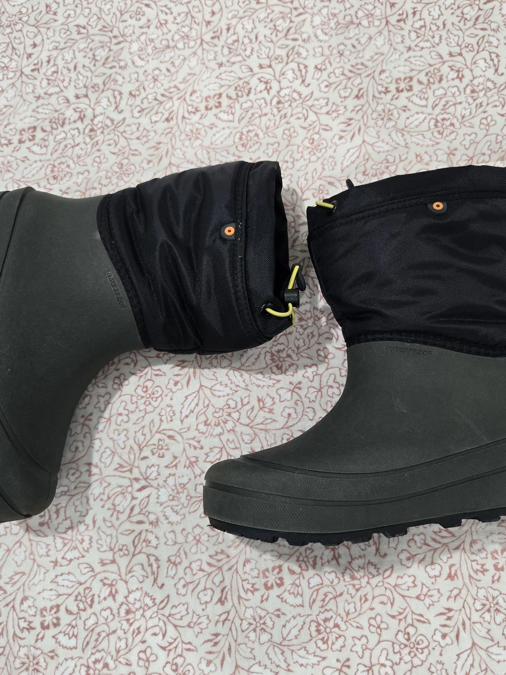 Kids BOGS Waterproof Kids Winter Boots Size 2